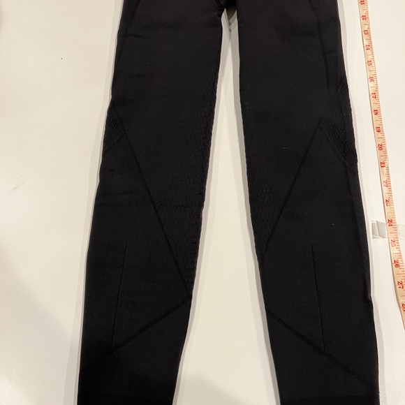 Lululemon Time Warp Tight Black, Black (6) - Picture 8 of 12